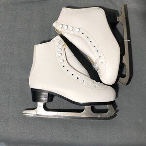 American Athletic  White Tricot Lined Figure Skates Women's Sz 7, NIB Style #522